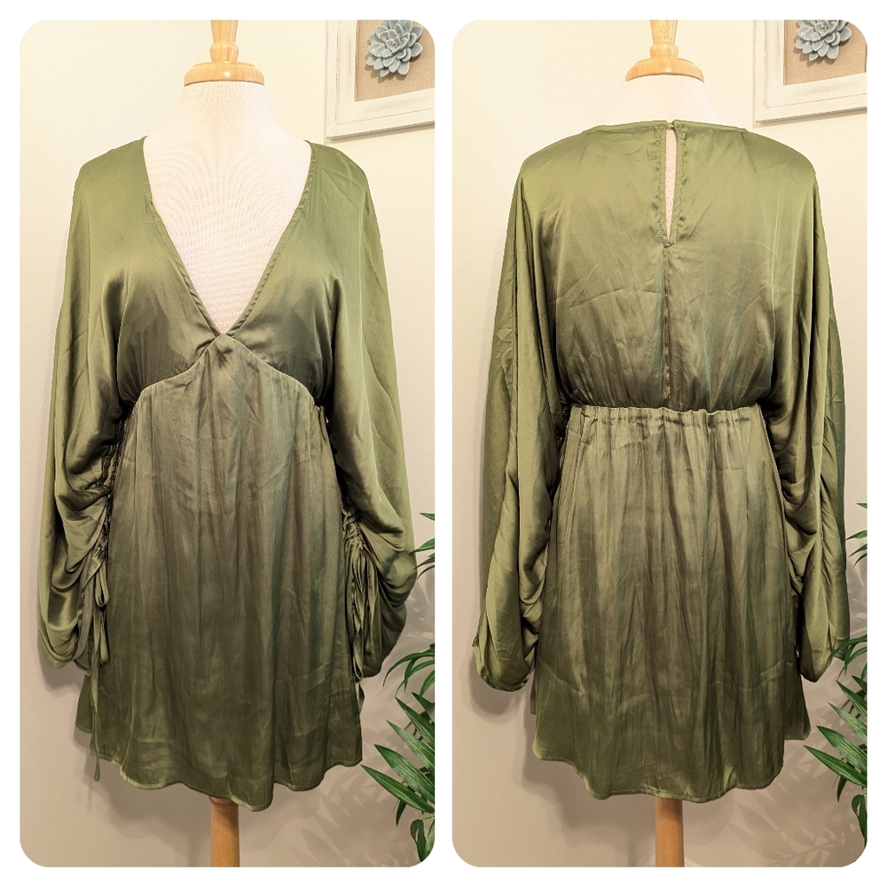 Strut & Bolt Wide Long Sleeve Deep V Neck Mini Dress Kiwi Green Large